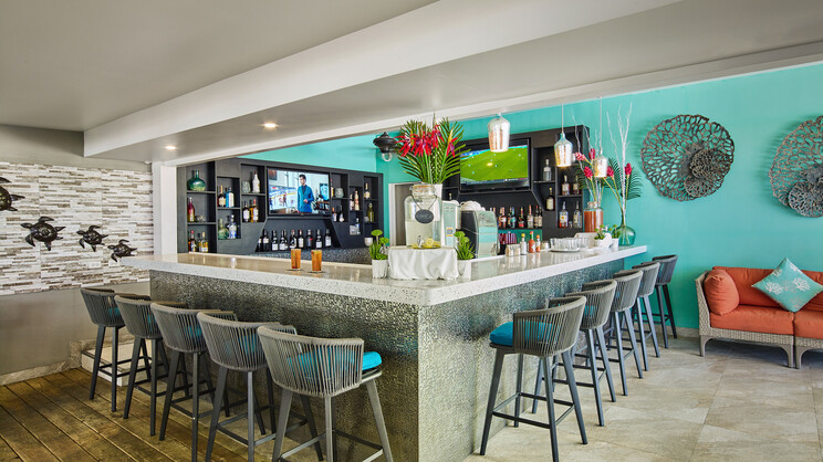 Coconut Court Beach Hotel